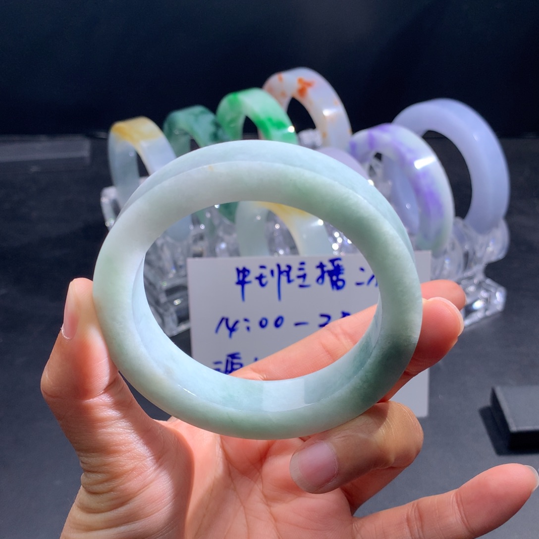 定制翡翠手镯未镶嵌Ꮢ****粒