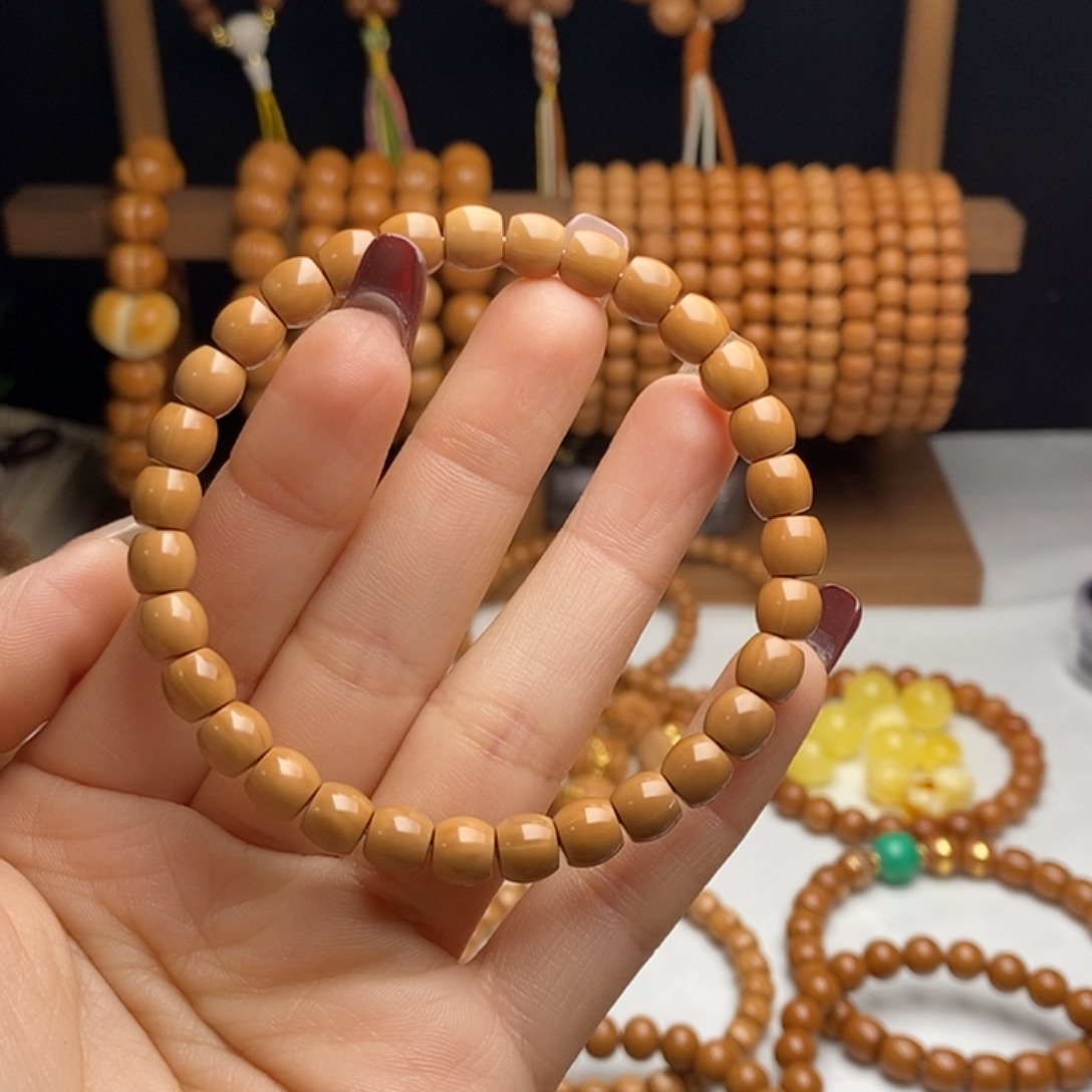 +***9吊坠猴头核桃直切