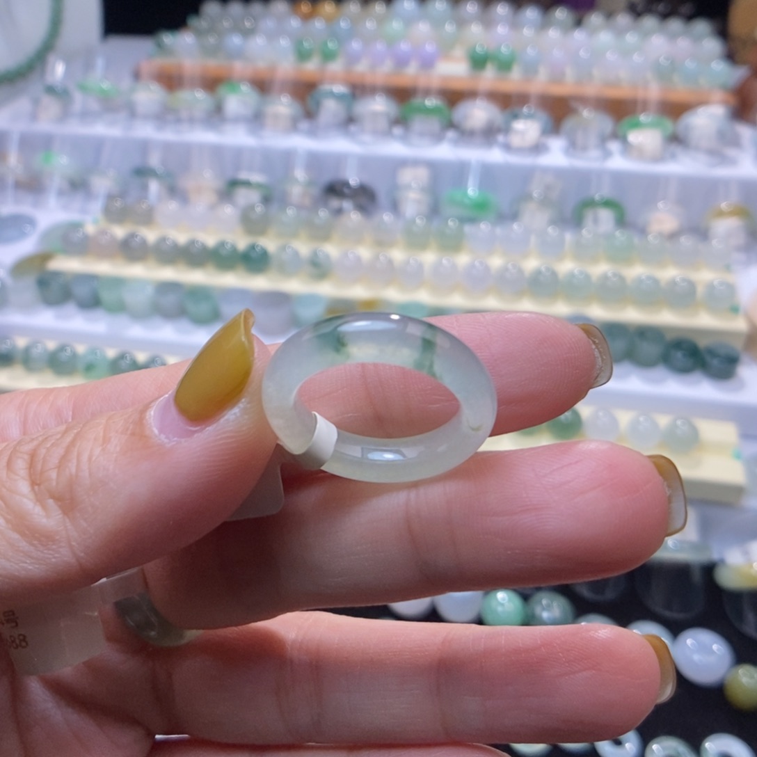 翡翠未镶嵌戒指14号飘绿