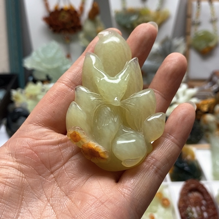 未镶嵌蛇纹石玉颈饰