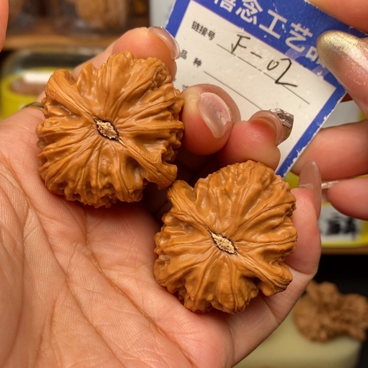 文玩核桃吊坠36白狮子