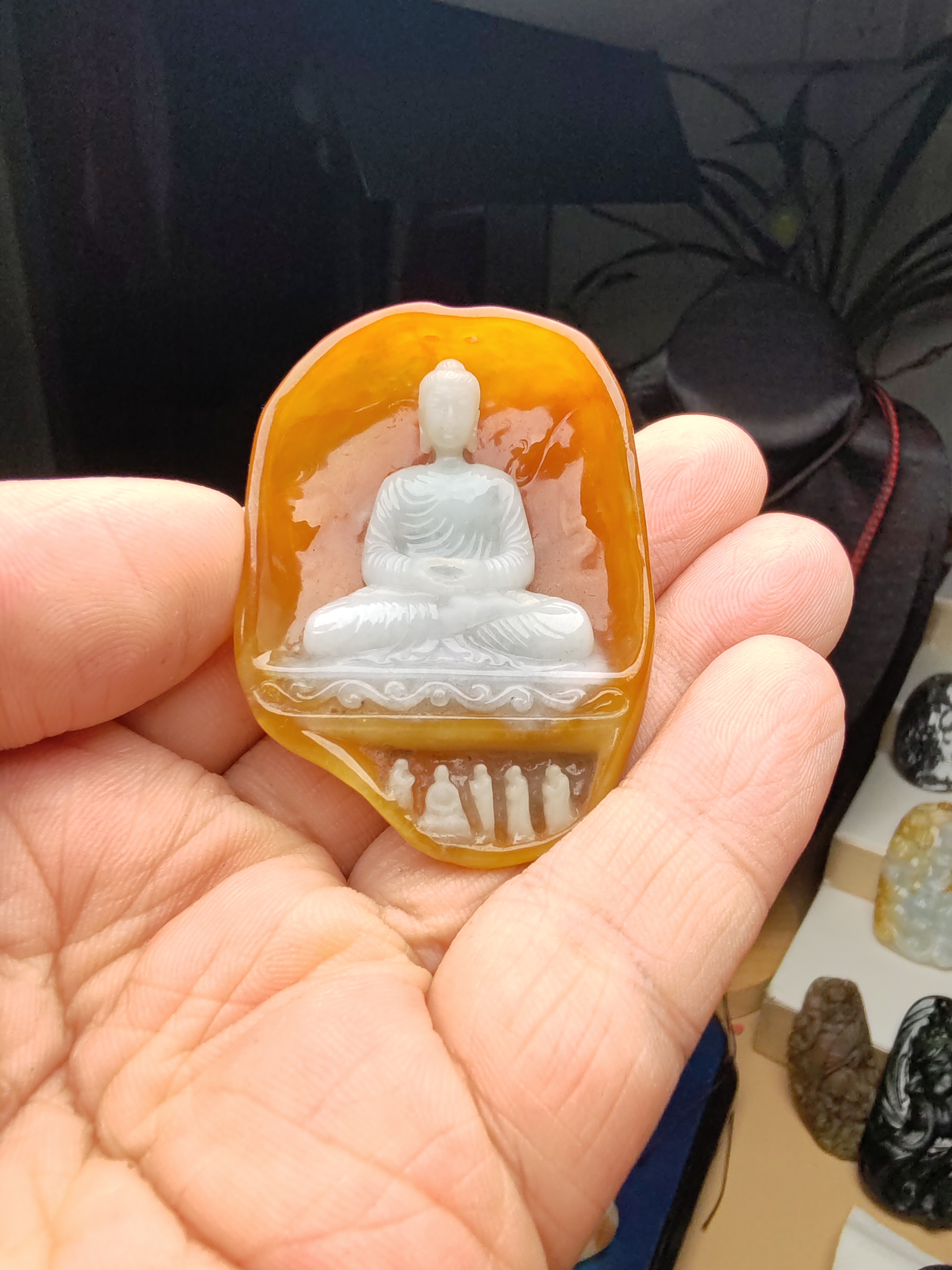 天然缅甸翡翠特色精工俏色巧雕大日如来创意手工