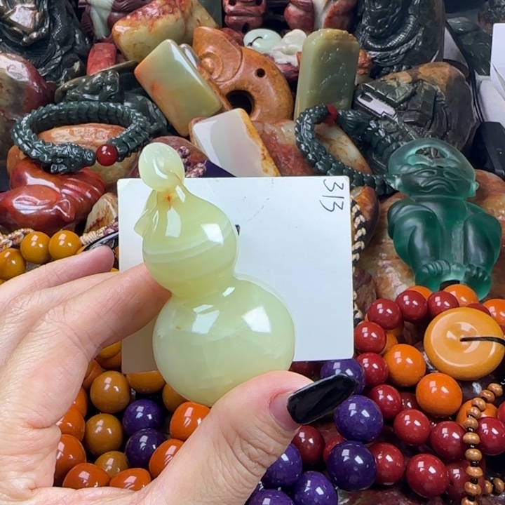 透闪石质玉未镶嵌珠宝奇石