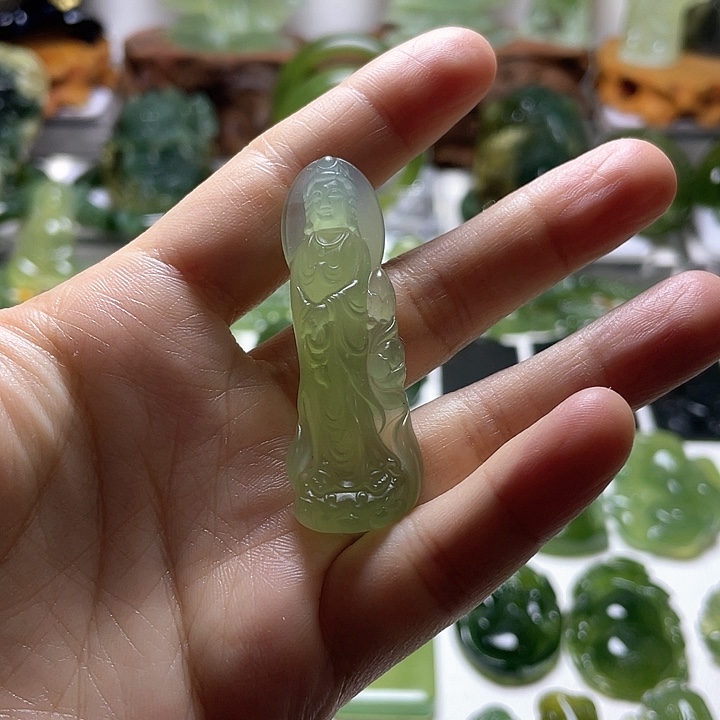 蛇纹石玉颈饰未镶嵌