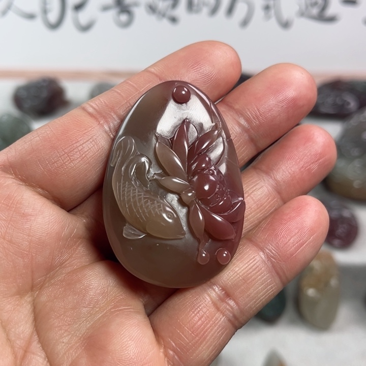 玛瑙/玉髓颈饰未镶嵌利****?