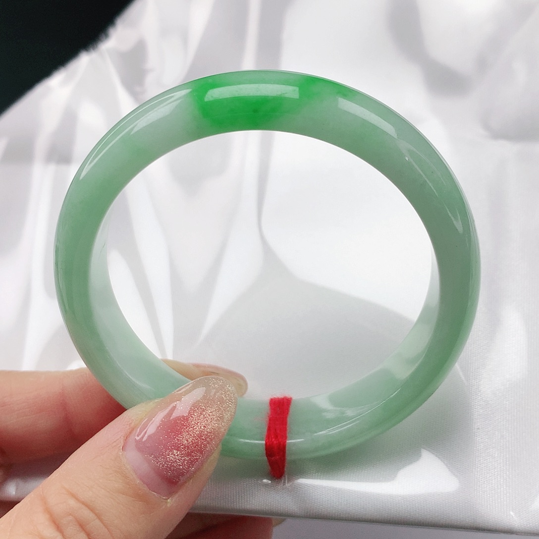 翡翠手镯未镶嵌翡翠090