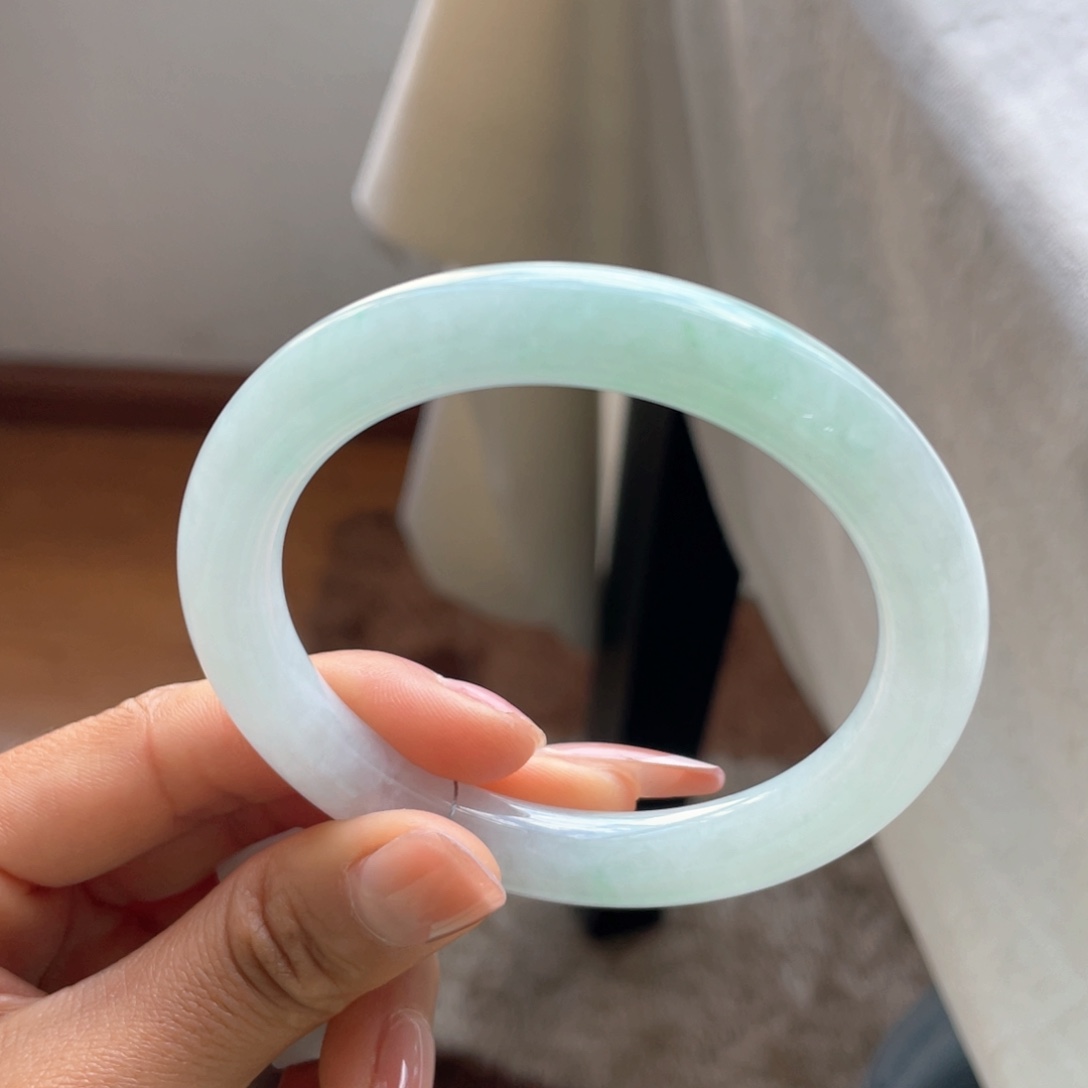 翡翠手镯未镶嵌圆条