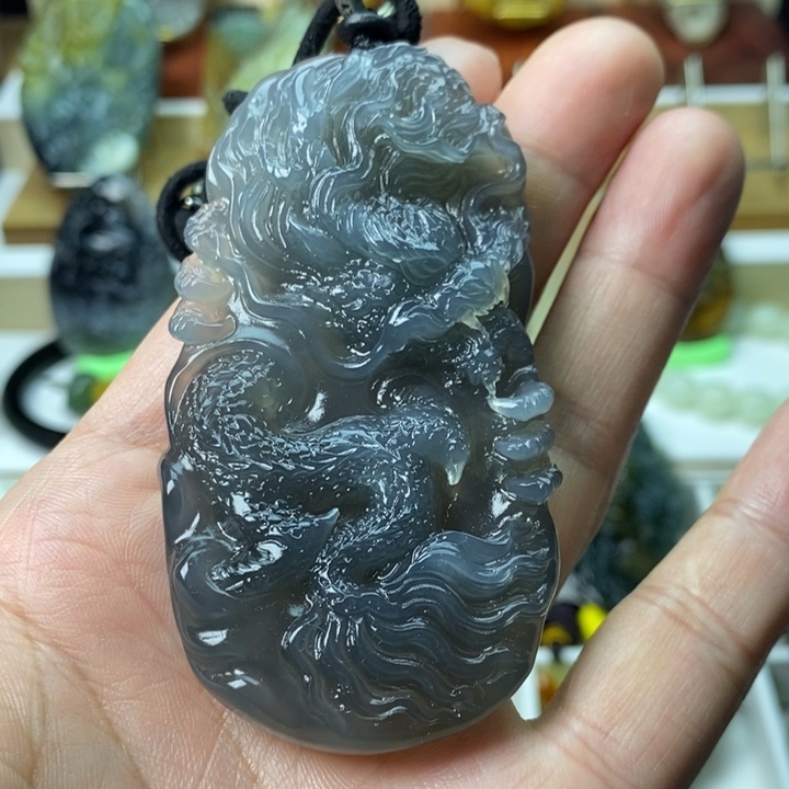 岫玉未镶嵌颈饰龙行天下