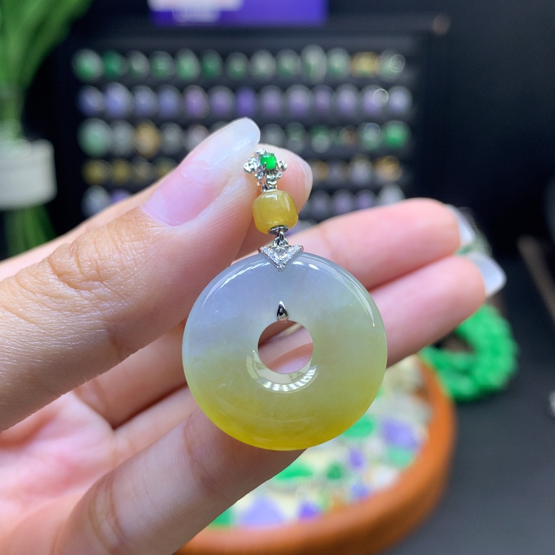 翡翠18K金镶嵌颈饰