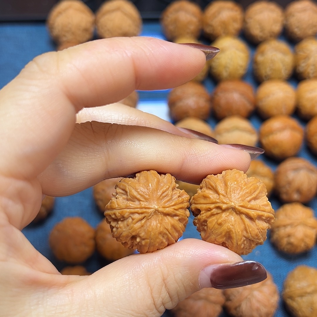 晶***铺文玩核桃吊坠粗筋蝴蝶磨