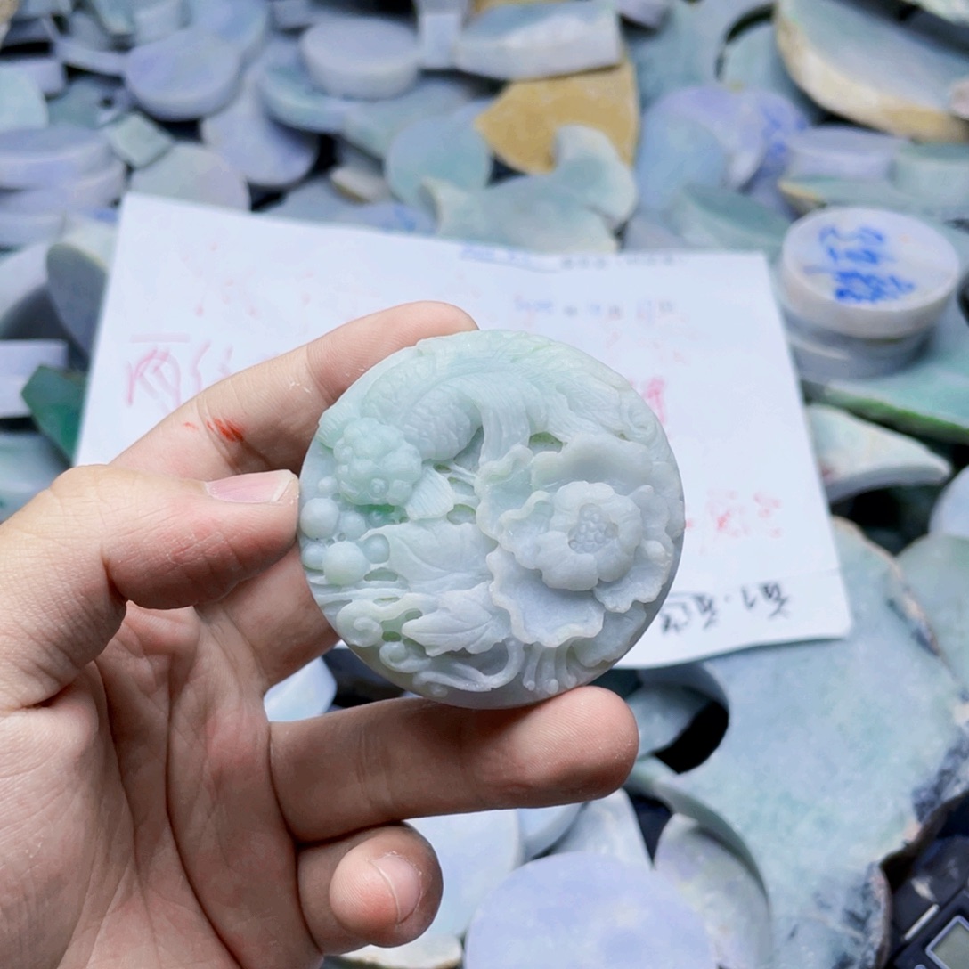 翡翠未镶嵌颈饰翡翠首饰