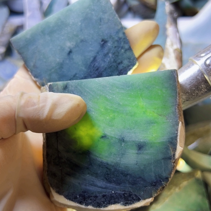 颈饰未镶嵌翡翠翡翠片料