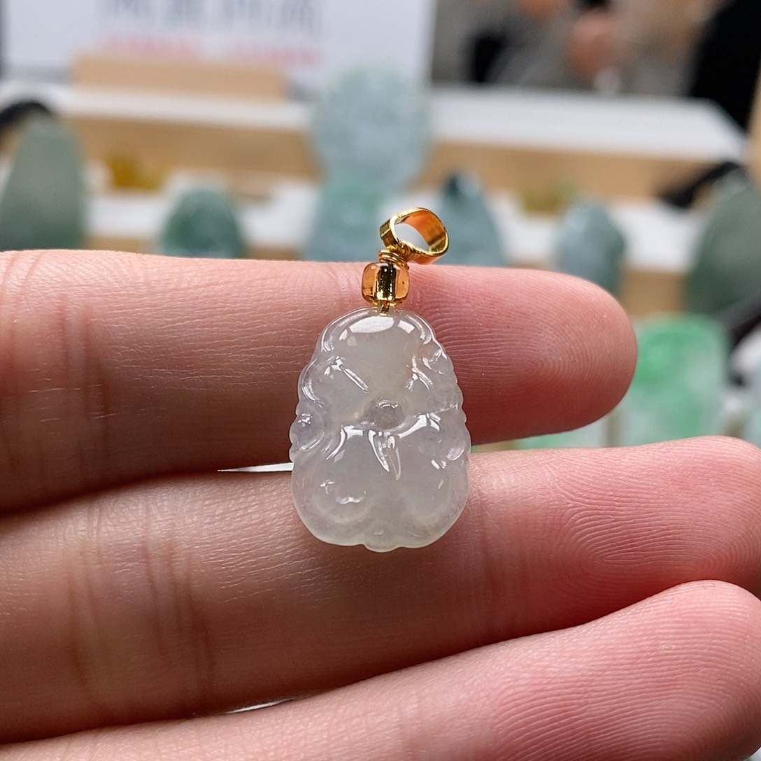 翡翠颈饰未镶嵌荷花