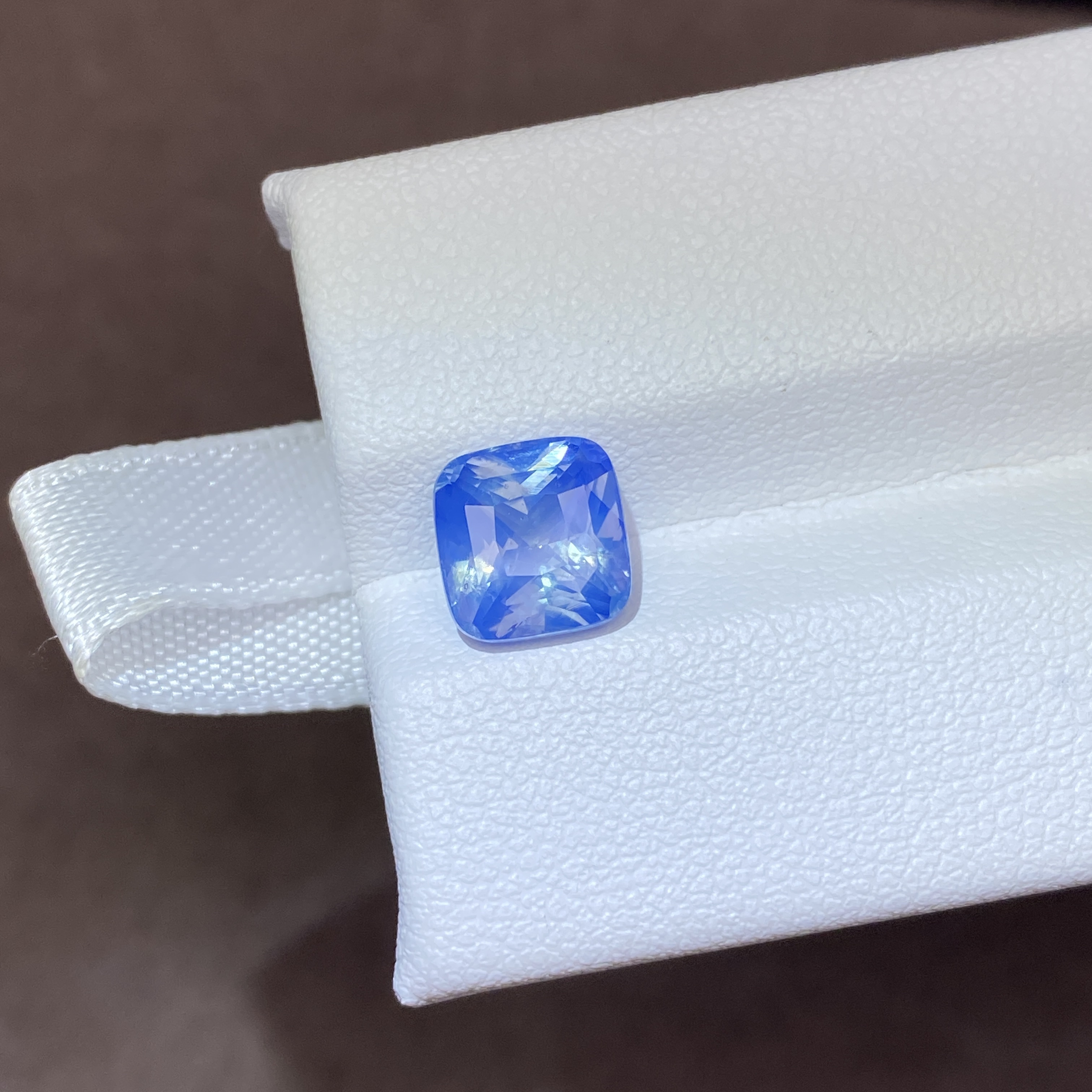 24M060 无烧矢车菊蓝蓝宝石 3.03克拉