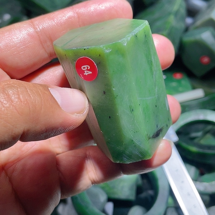 和田玉（碧玉）未镶嵌珠宝奇石