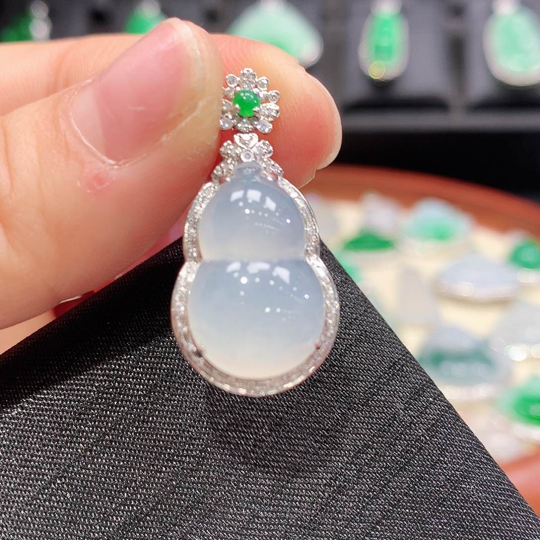 翡翠颈饰18K金镶嵌葫芦