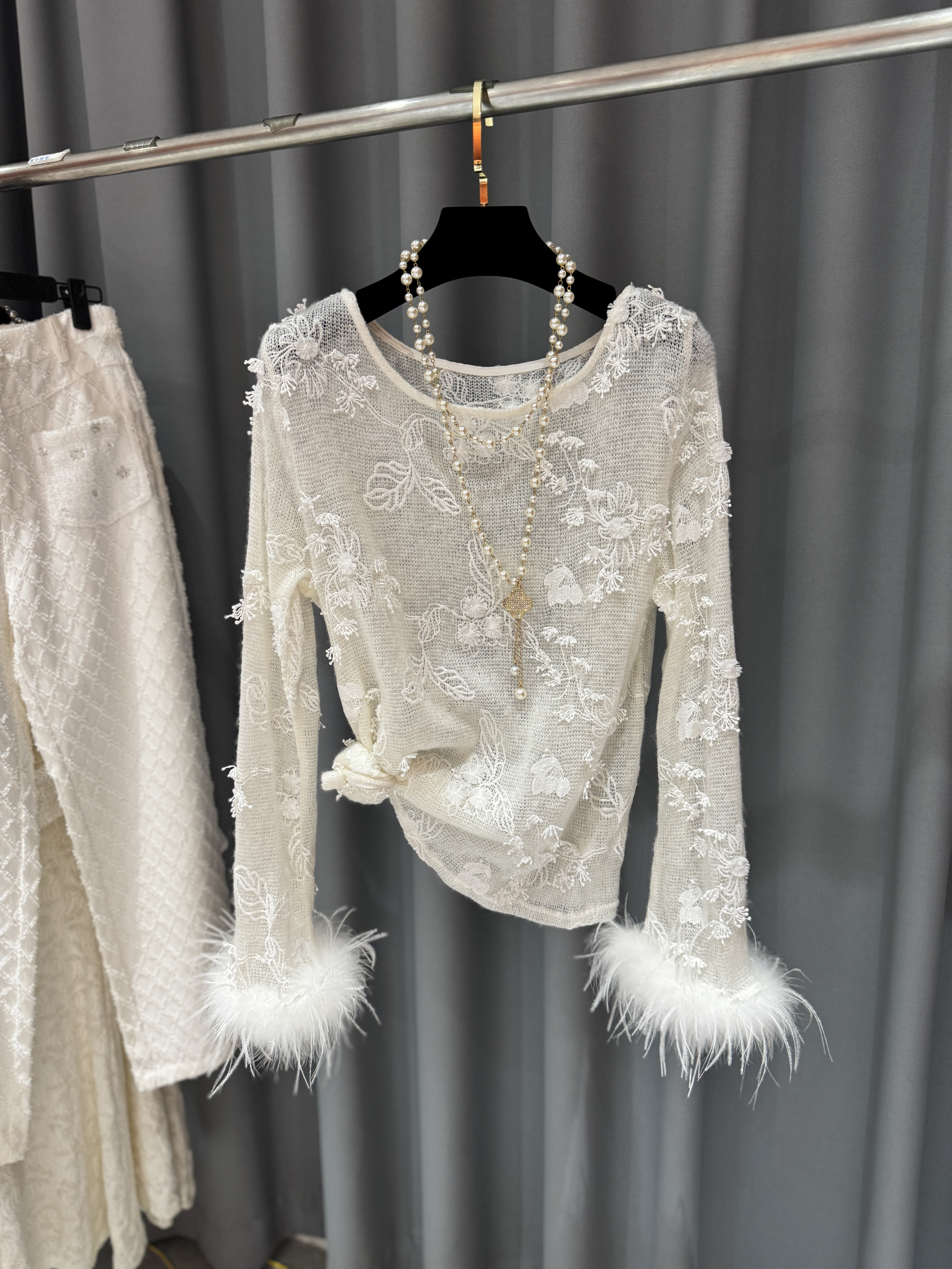 2025新款网红薄款长袖女装厚款蕾丝秋冬通用白色毛针织衫镂空