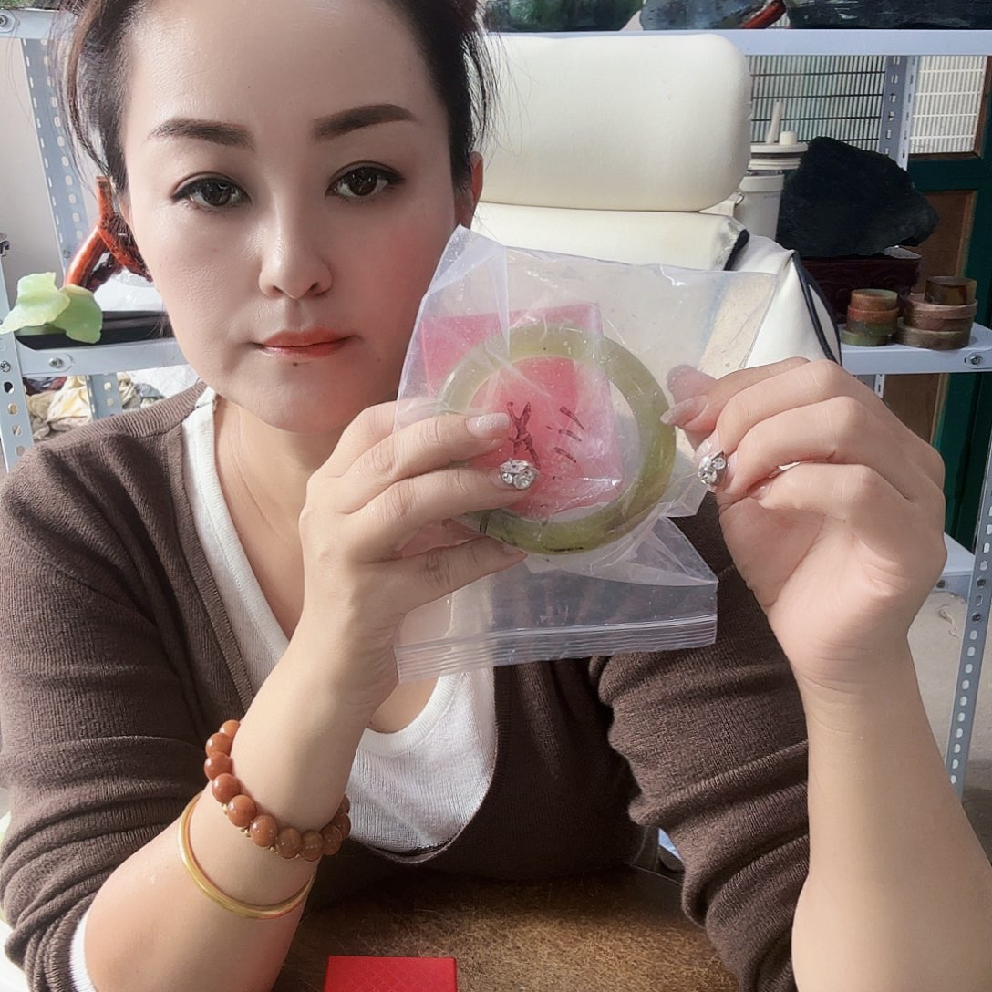 馨***坤玉天然岫玉，手工雕刻