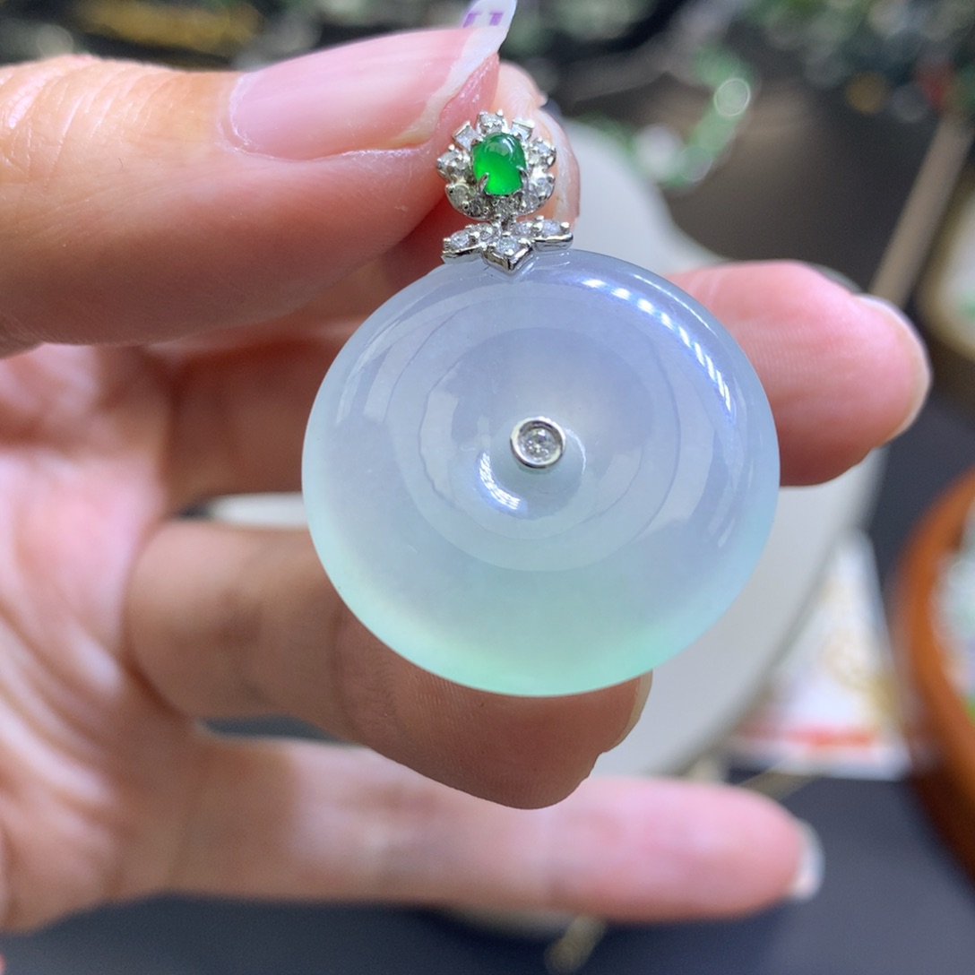 颈饰18K金镶嵌翡翠