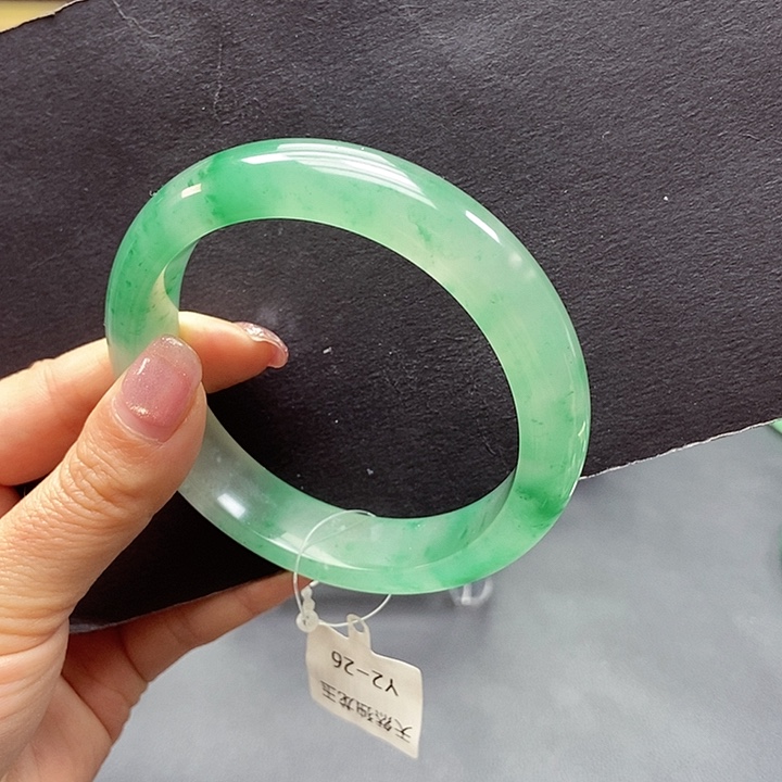 石英质玉手镯未镶嵌尼*达