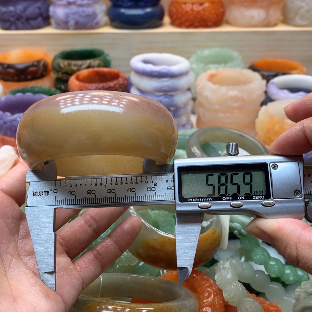 未镶嵌手镯石英质玉