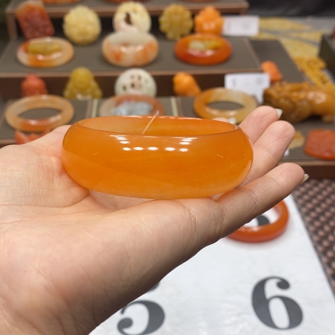 慢***冷石英质玉（黄龙玉）未镶嵌手镯