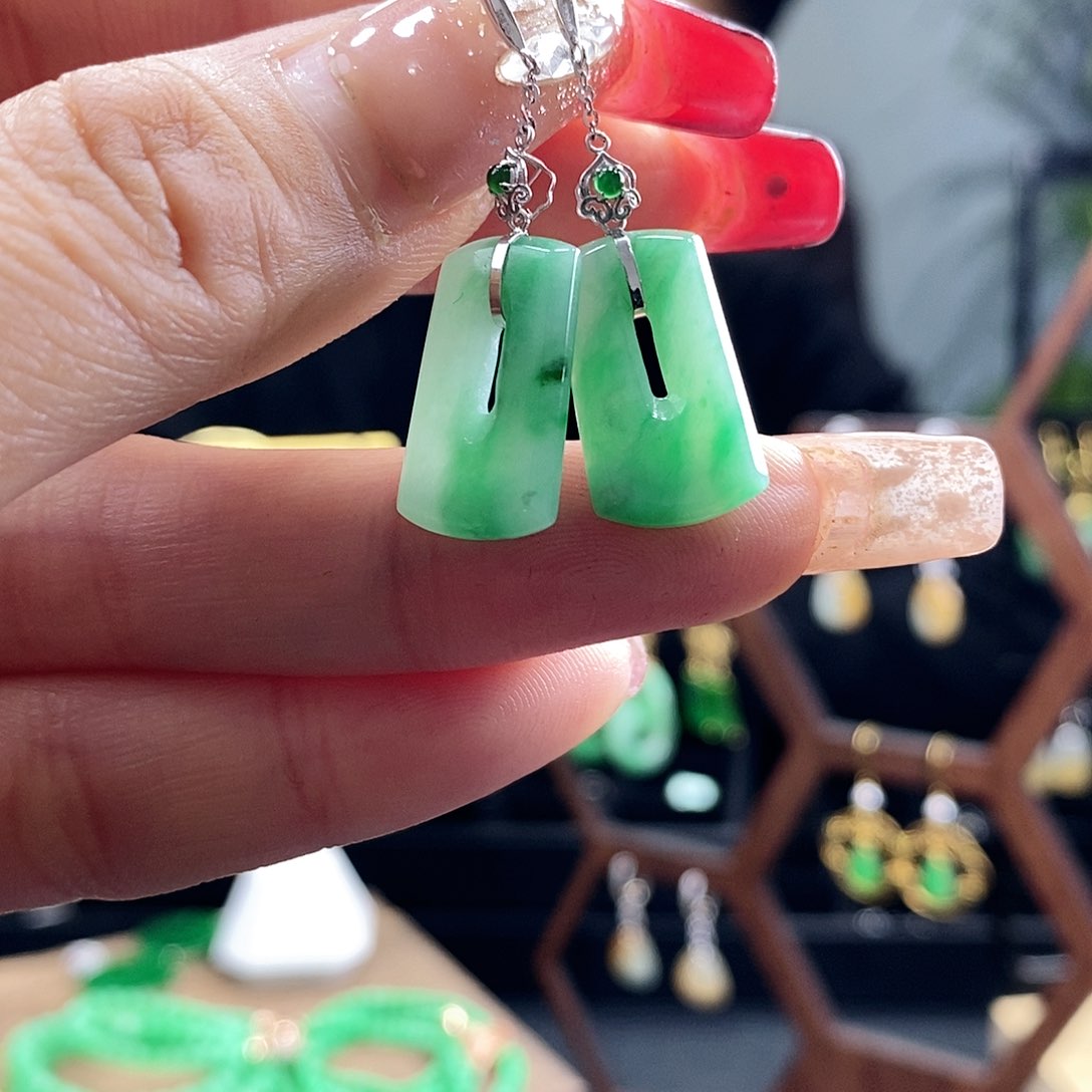 翡翠耳饰18K金镶嵌翡翠