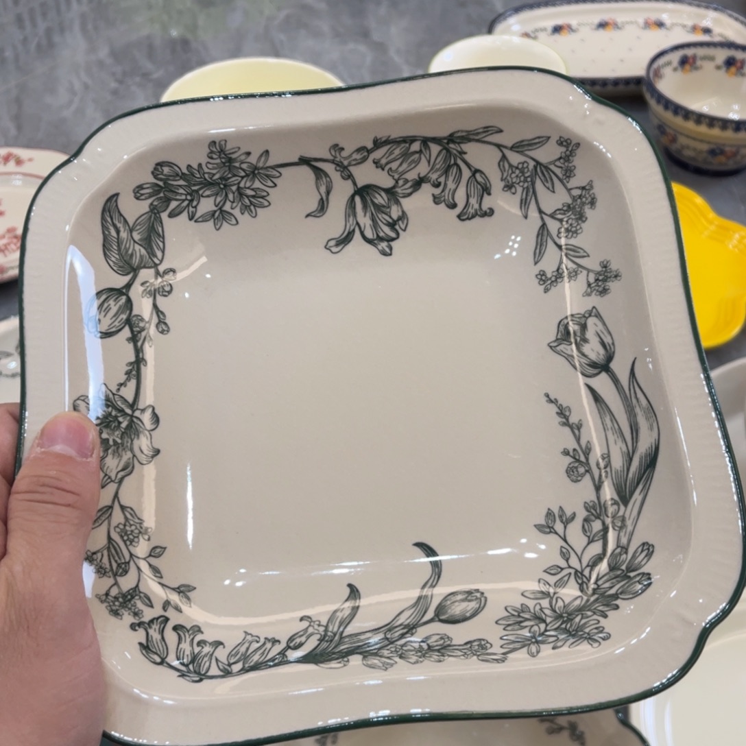 陶瓷微瑕餐具介意勿拍，满18飞！