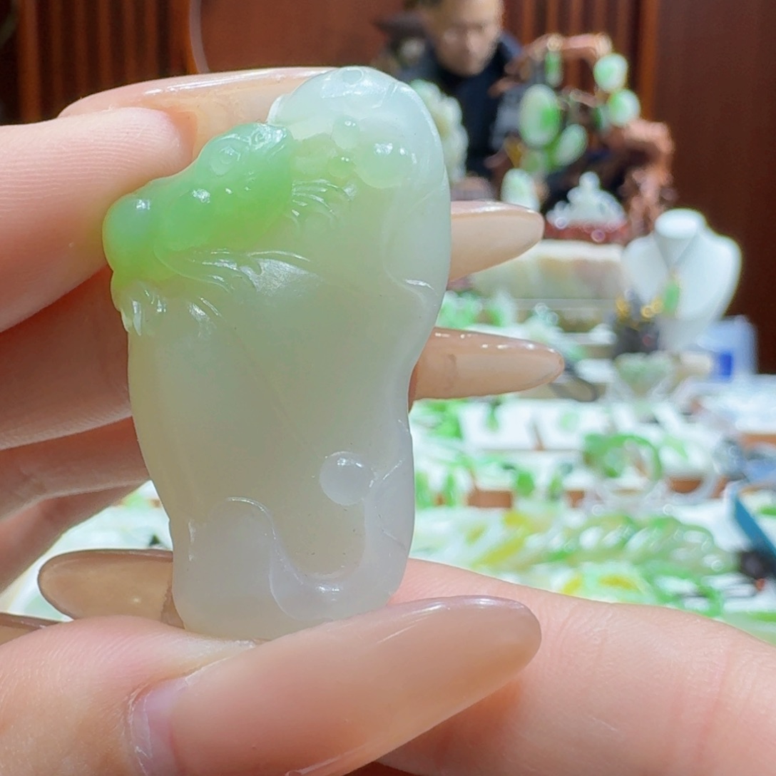 和田玉翠青呱呱未镶嵌