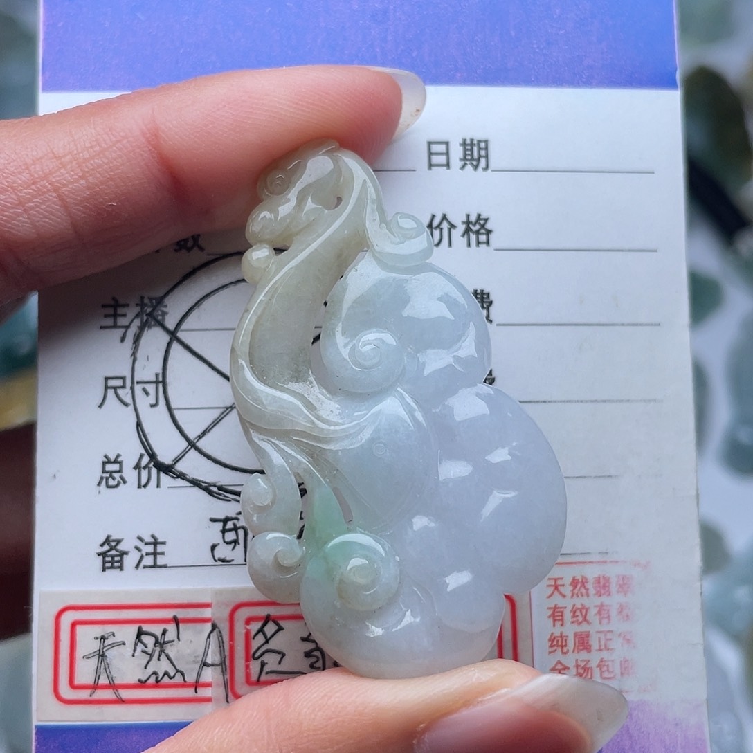 翡翠未镶嵌颈饰如意