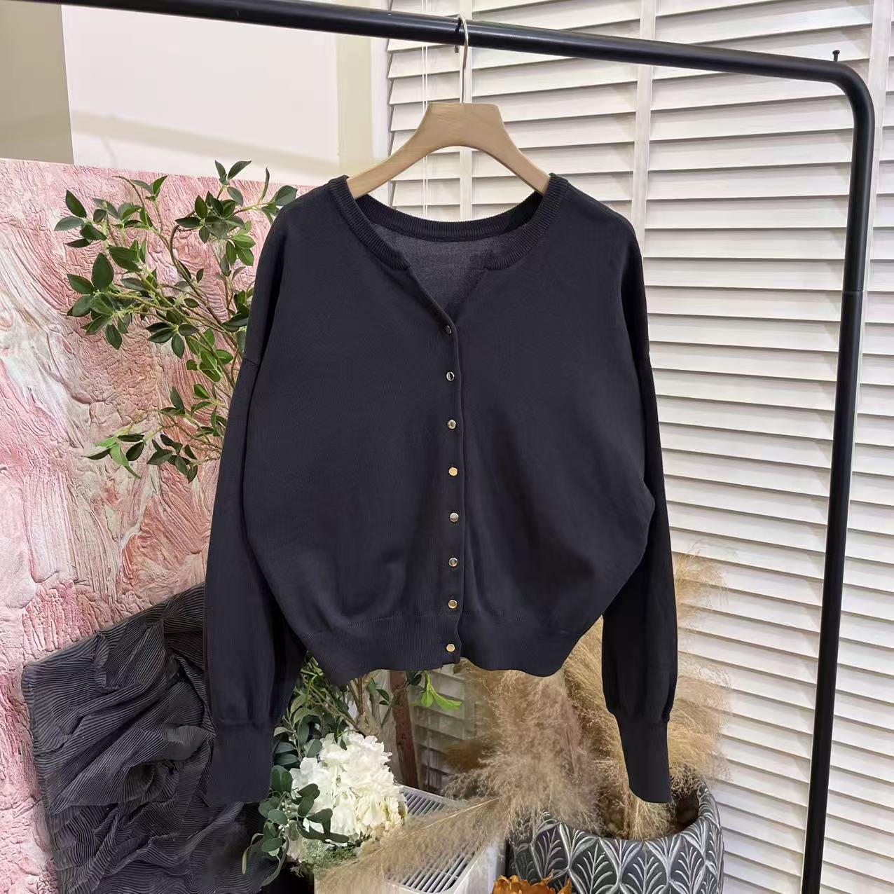 日常简单「纯色针织系扣」短款开衫E6499