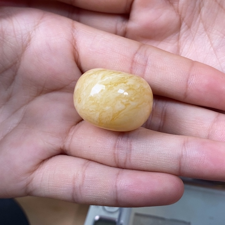 琥珀裸石未镶嵌墩子