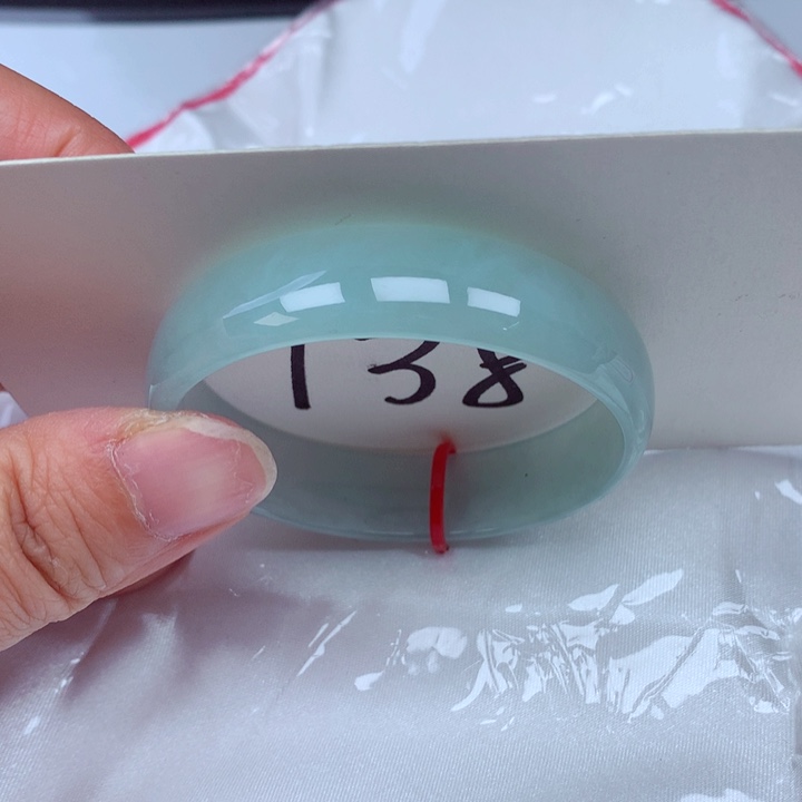 翡翠手镯未镶嵌翡翠