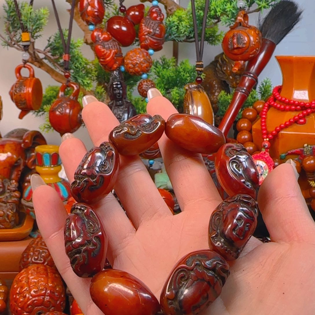 琥珀裸石未镶嵌手串