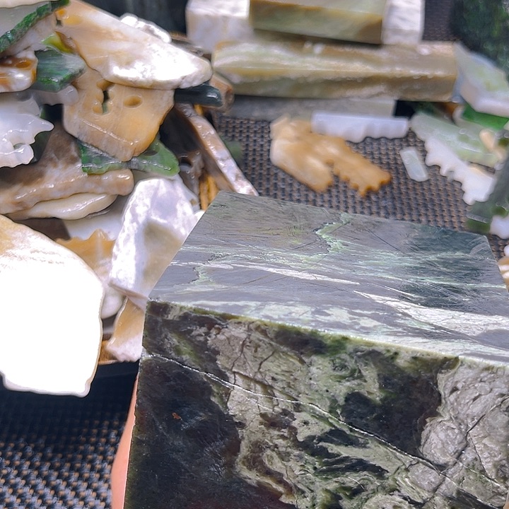 未镶嵌和田玉珠宝半成品蓝**雷