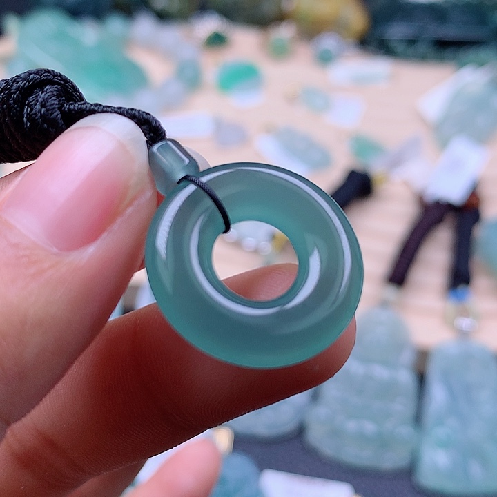 【闪购商品】翡翠颈饰未镶嵌暑**生翡翠吊坠