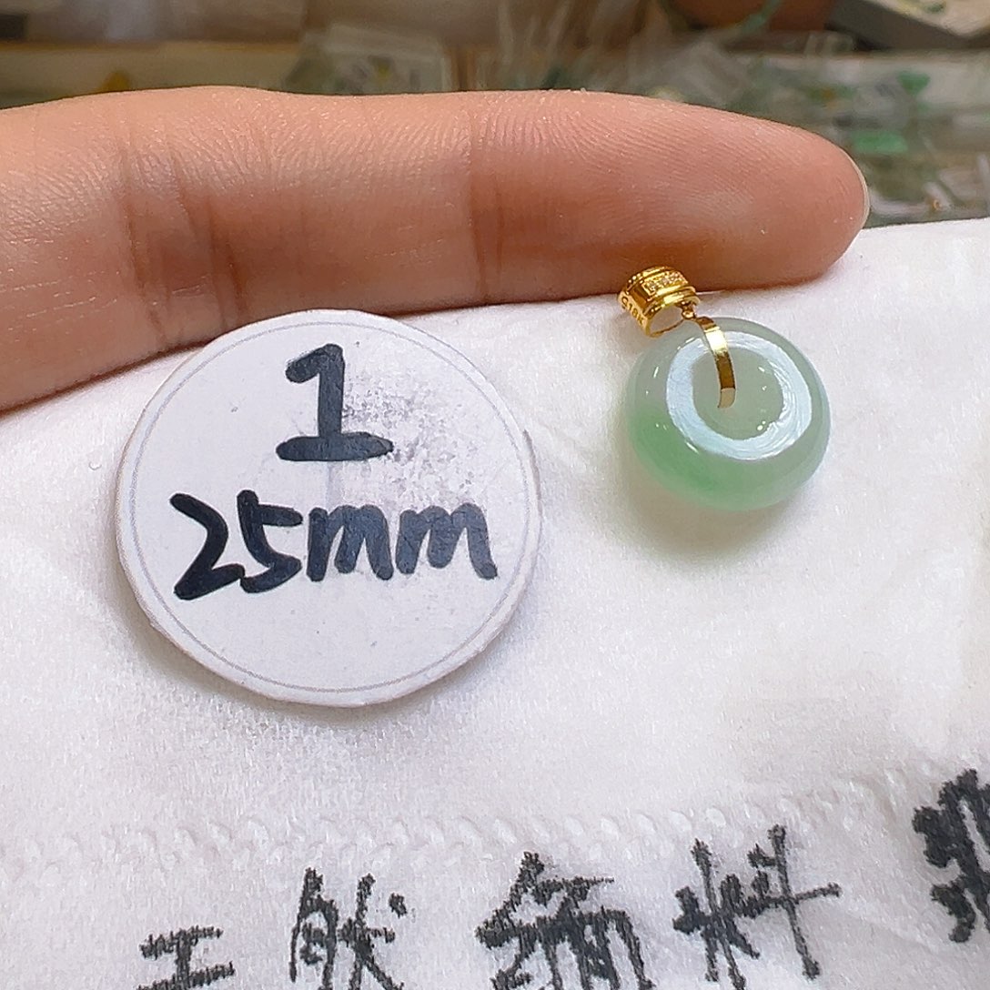 翡翠颈饰18K金镶嵌翡翠