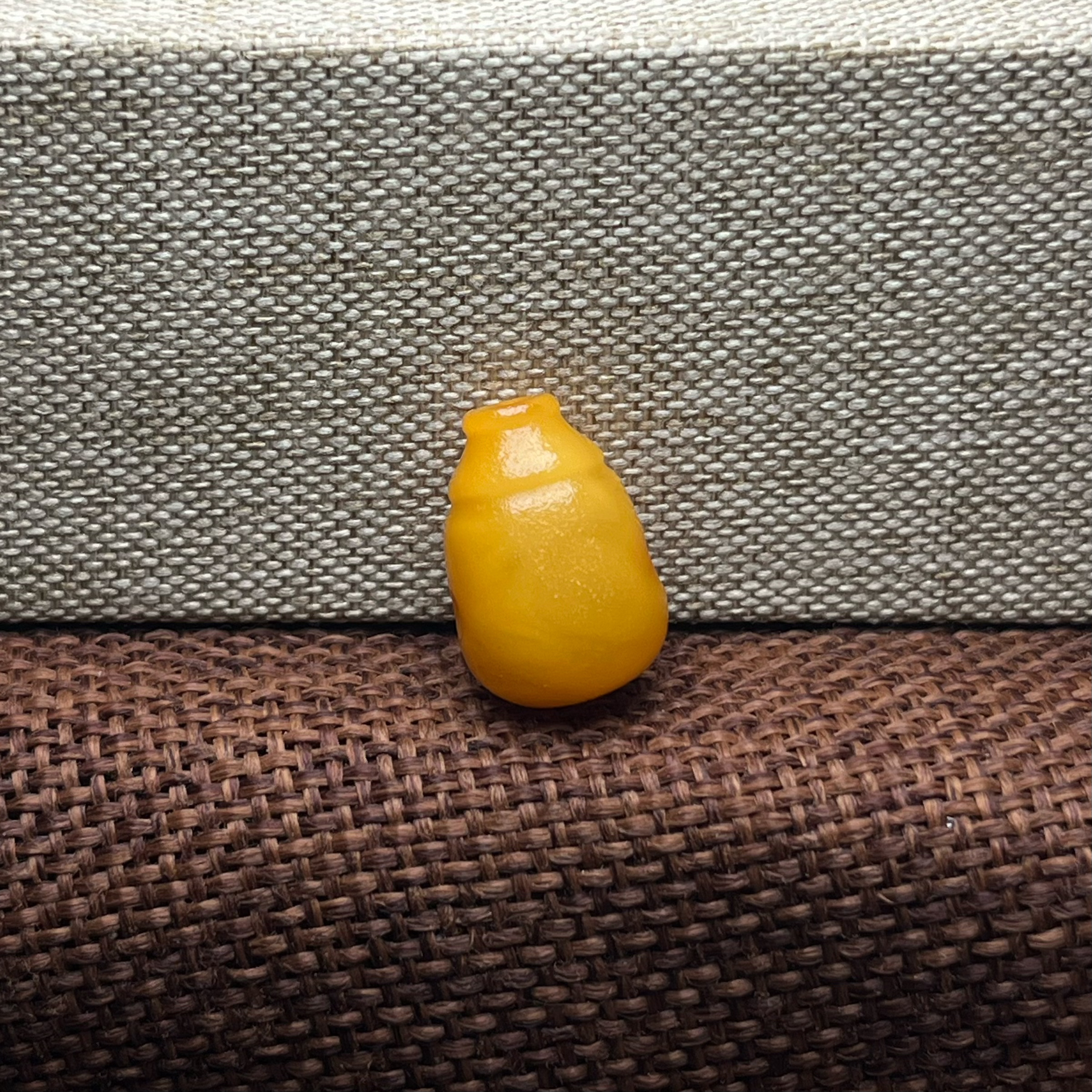 编号1.2老蜜蜡三通橘皮蜜蜡佛头奶嘴配饰1.3克尺寸12×11×17.6毫米