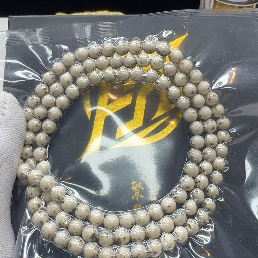 星月菩提吊坠216梵天冰白大眼睛通体7圆108一物一图