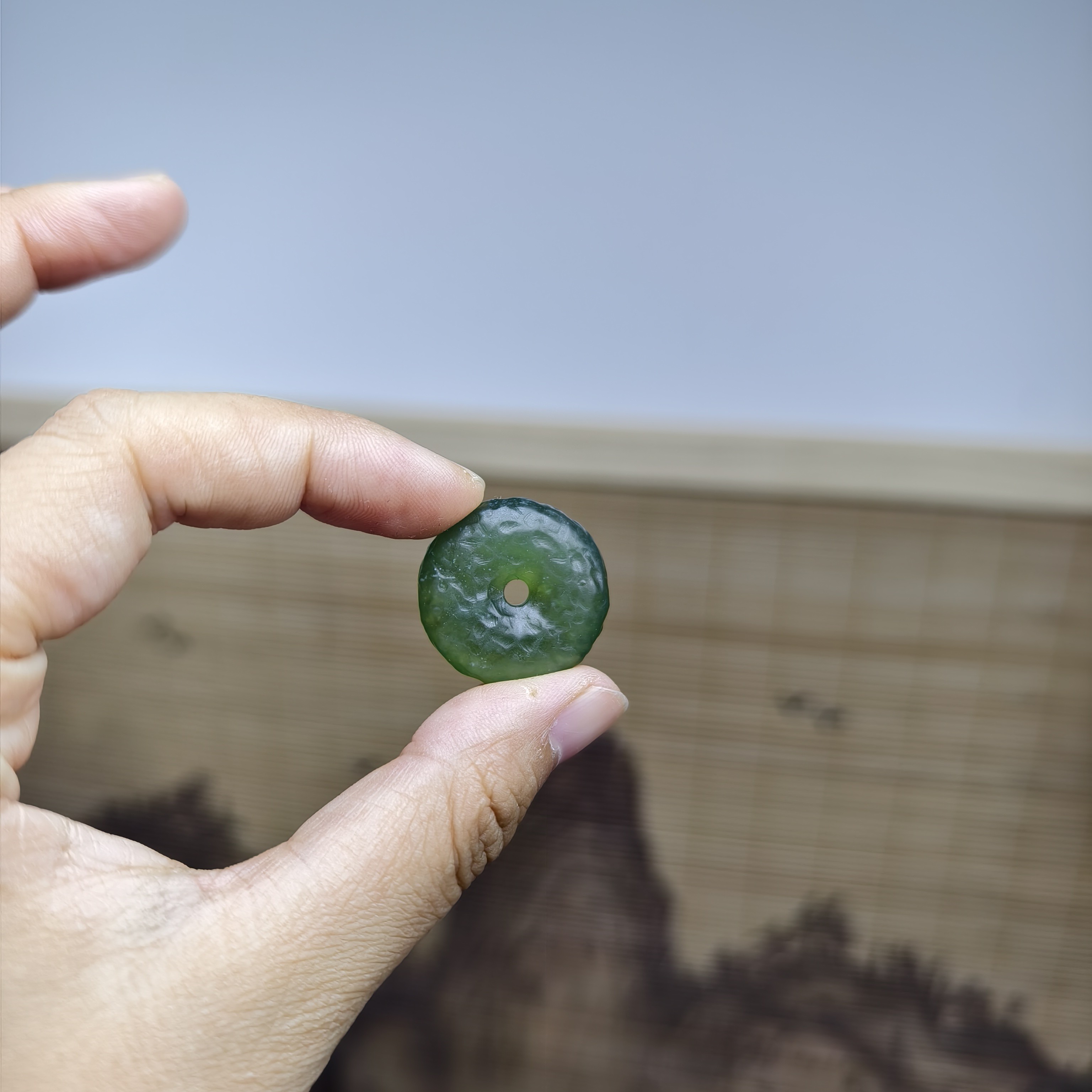 纯天然岫玉手工雕刻复古锤纹深绿平安扣