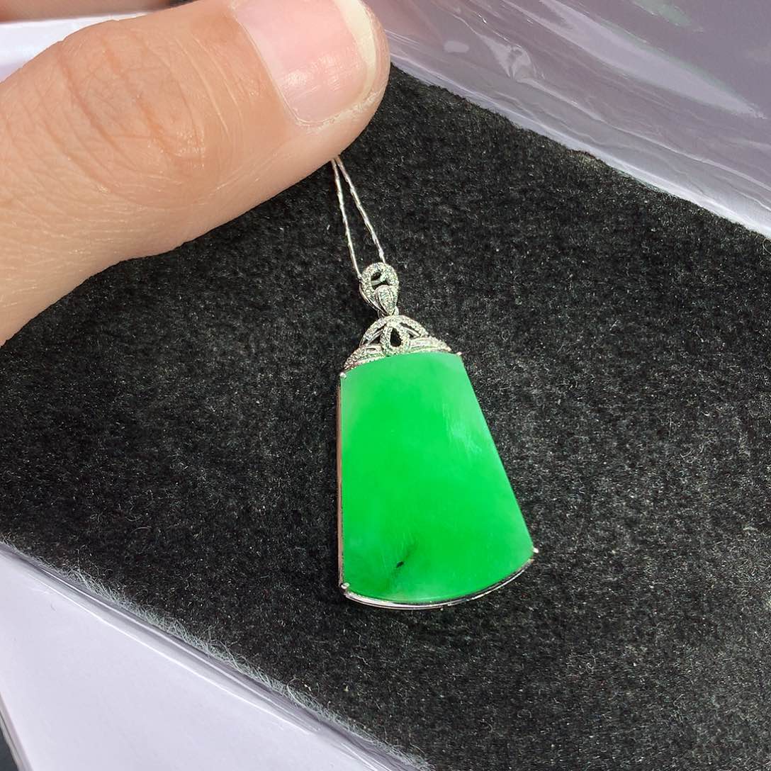 翡翠吊坠(赠链)18K金镶嵌