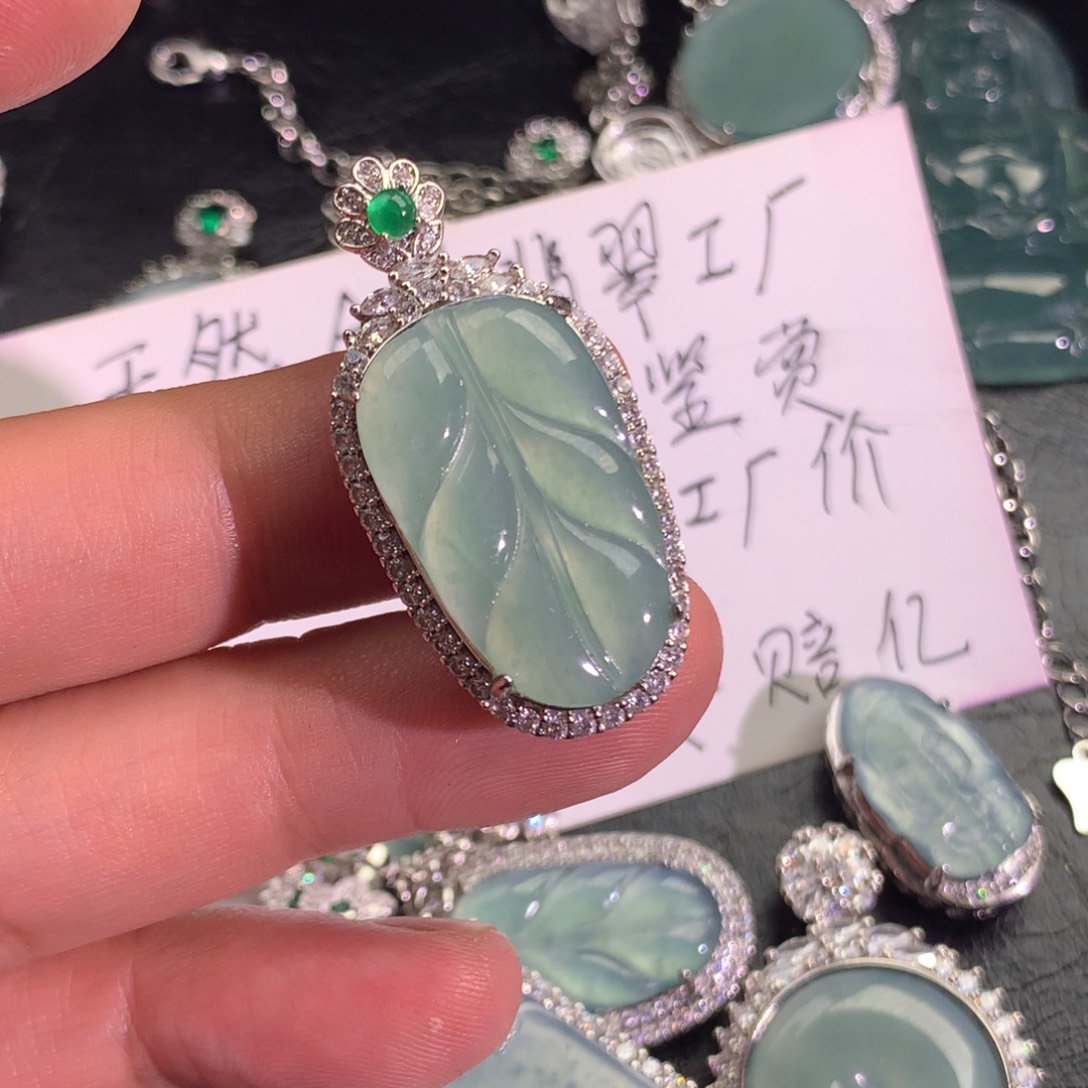 翡翠颈饰未镶嵌叶子
