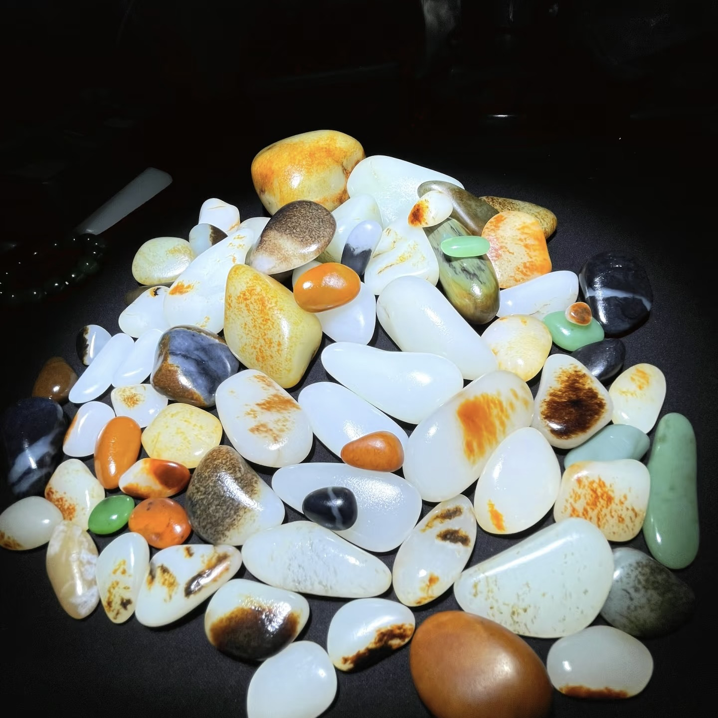 新疆戈壁小籽奇石独特造型可观赏的精美原石手把件