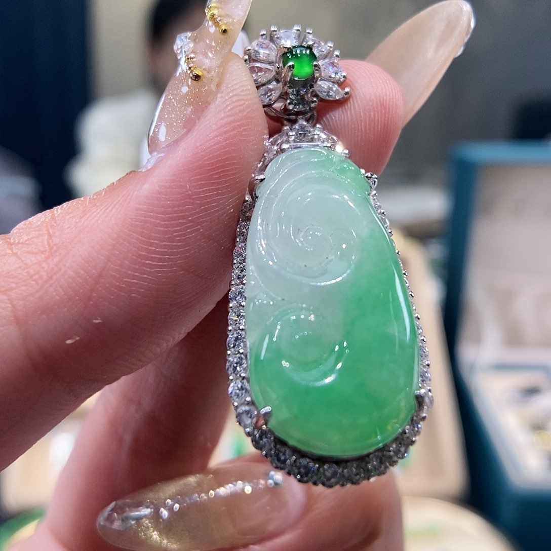 翡翠吊坠(不含链)银S925镶嵌如意