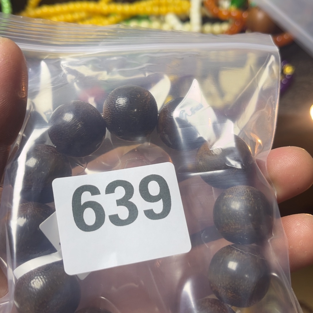 坝***坝大叶紫檀（黑酸枝木类）