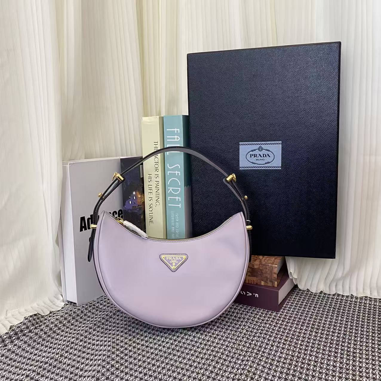 99新 Prada/普拉达 二手奢侈品紫色月牙腋下包手提包