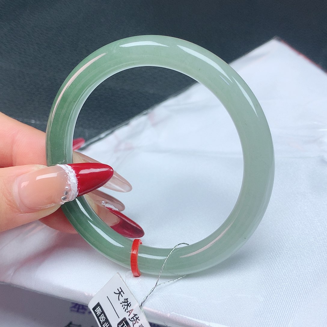 翡翠手镯未镶嵌53圈