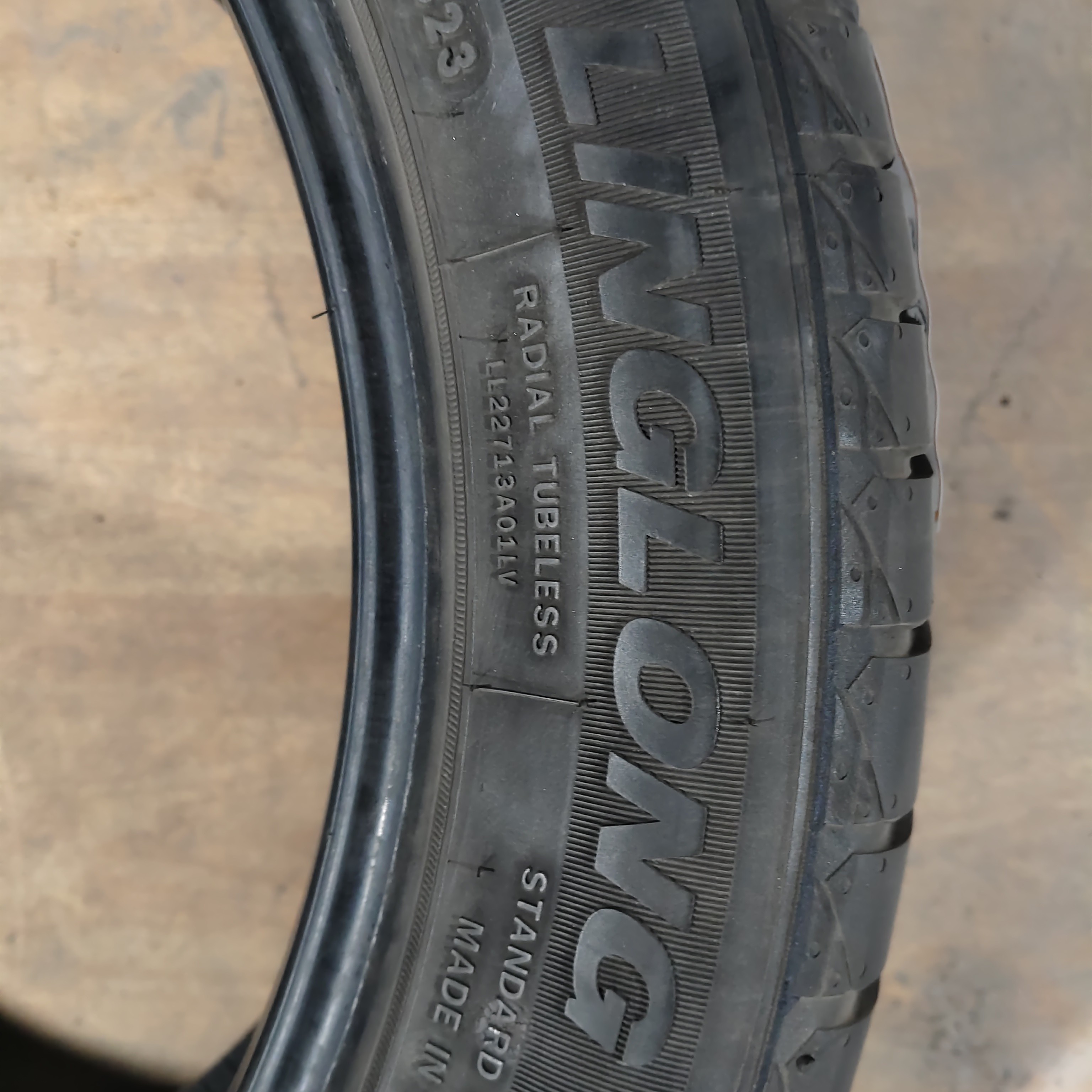 玲珑轮胎235/50/19