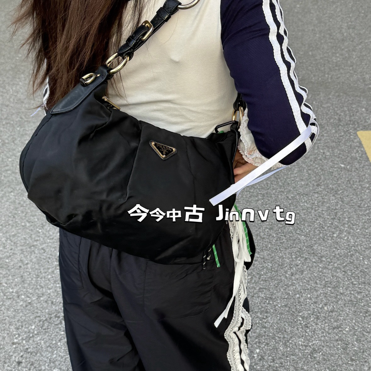 95新 Prada/普拉达 黑金降落伞元宝单肩包 064000