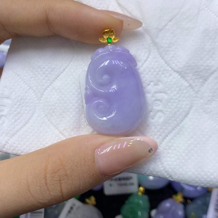 颈饰18K金镶嵌翡翠